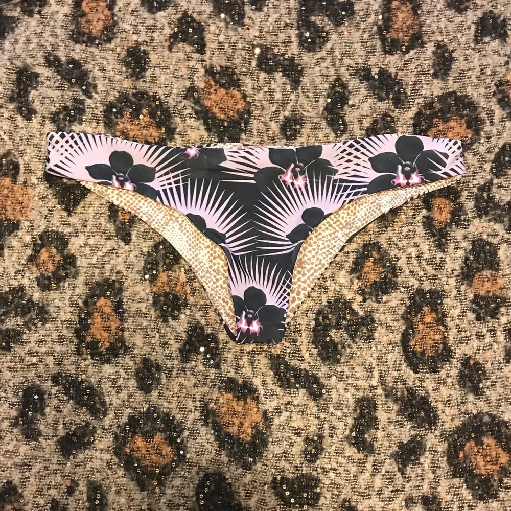 Acacia Bottoms in Modern Pacific LARGE